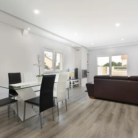 A.v Holidays * Fernao Ferro