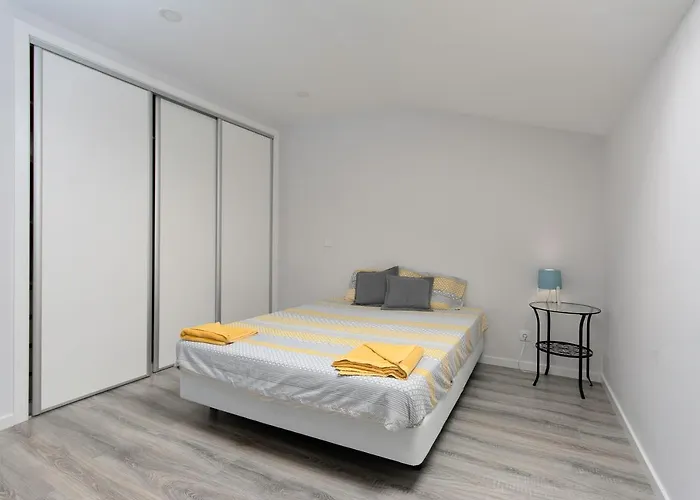 A.v Holidays * Fernao Ferro